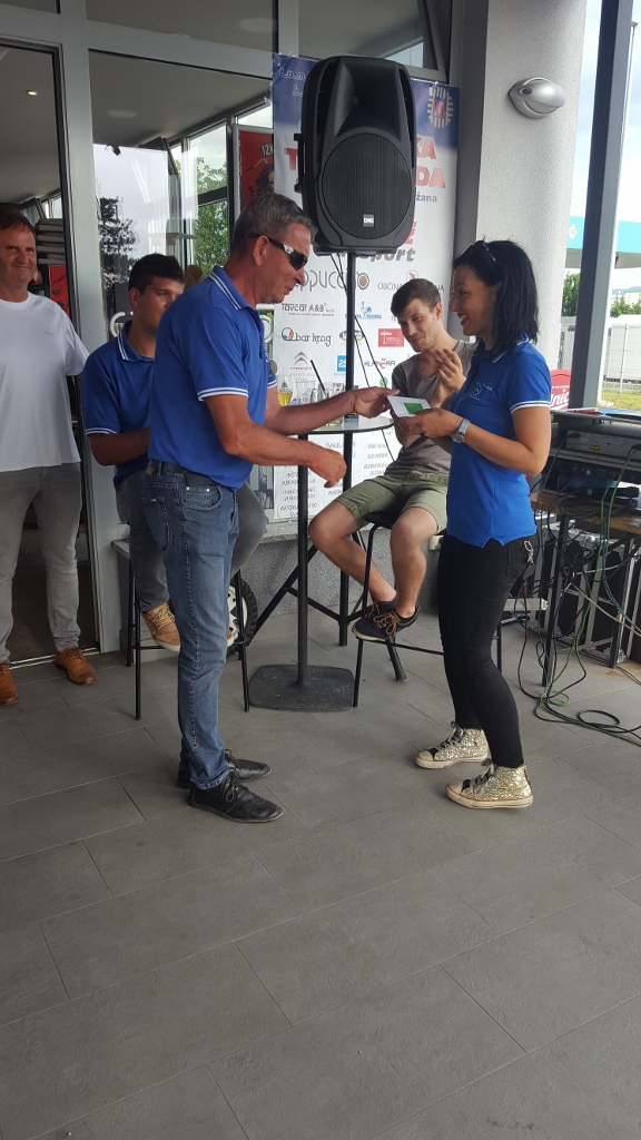 20180609_180509 (576 x 1024)